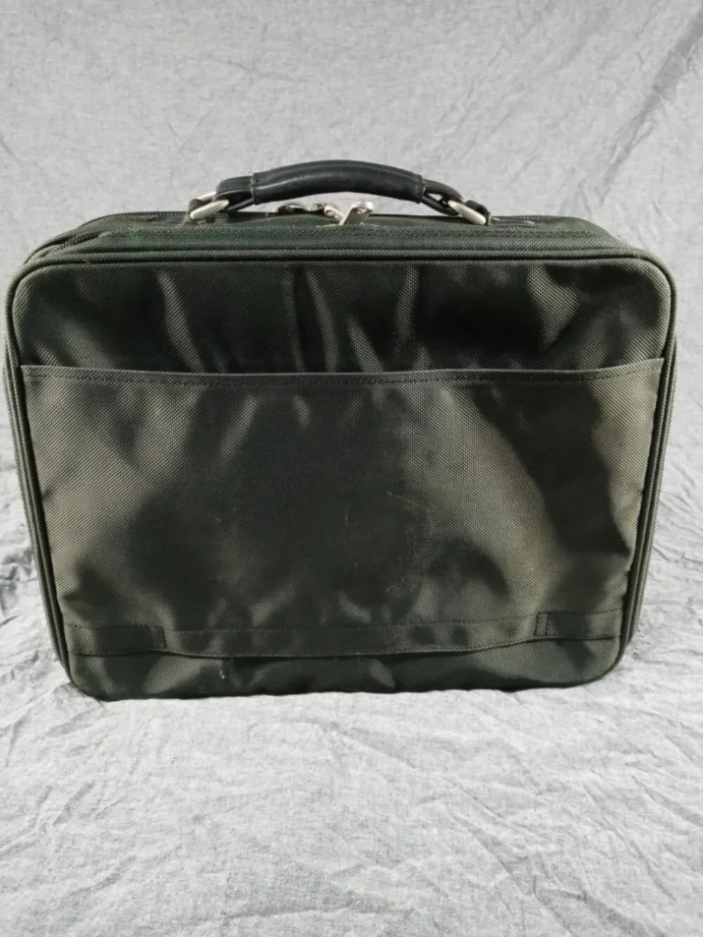 Kensington Green Heavy Duty Computer Laptop Tablet Messenger Bag in Great Cond